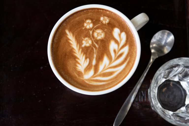 White,Coffee,Cup,On,Wooden,Table,In,Cafe.,Latte,Art